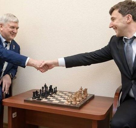 Встреча с гроссмейстером Александром Володиным в клубе "Чессменский"