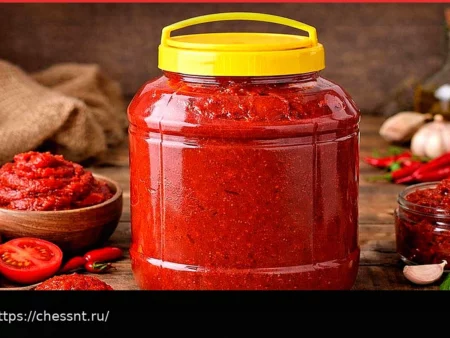 Сколько килограммов томатной пасты поместится в 5-килограммовую емкость?